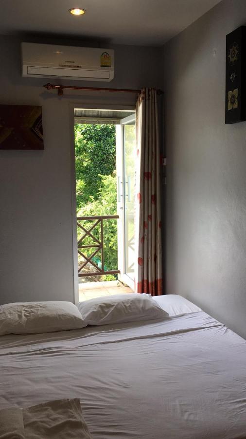 Luna Guesthouse And Travel Rawai Exteriör bild